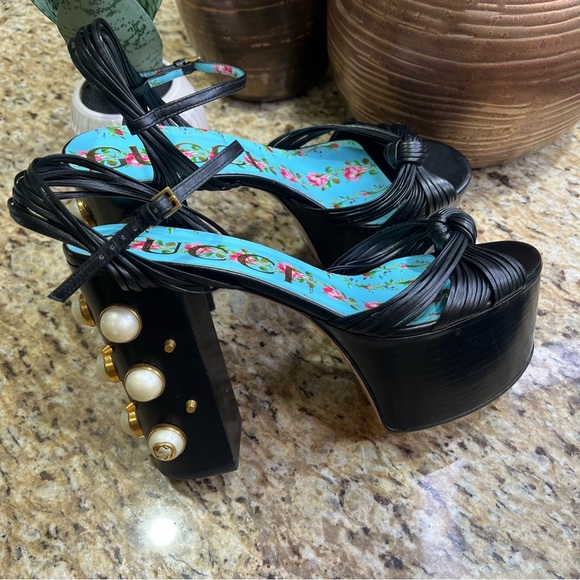 Gucci Black Leather Strappy Pearl & Stud Embellished Platform Sandals 39 - Picture 4 of 11